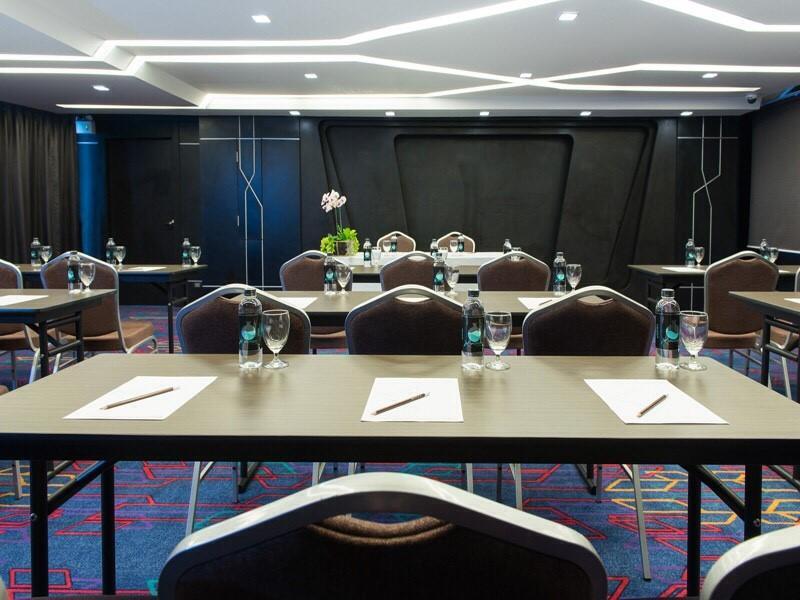 The Xtreme Suites Bangkok Kültér fotó